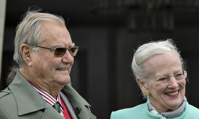 Dronning Margrethe bryter stillheten om ektemannens sykdom